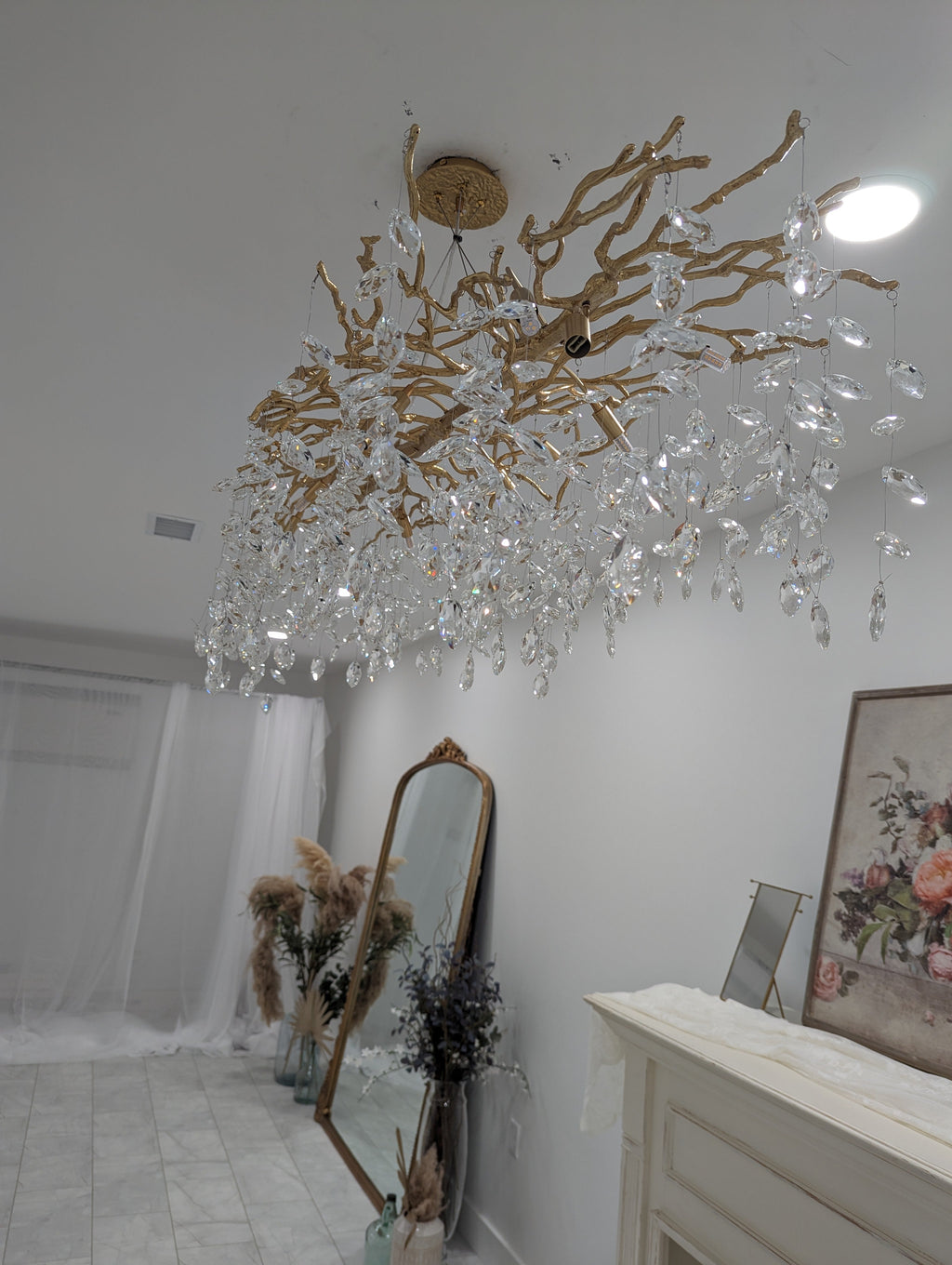 Sculptural Branch-Inspired Statement Pendant Light
