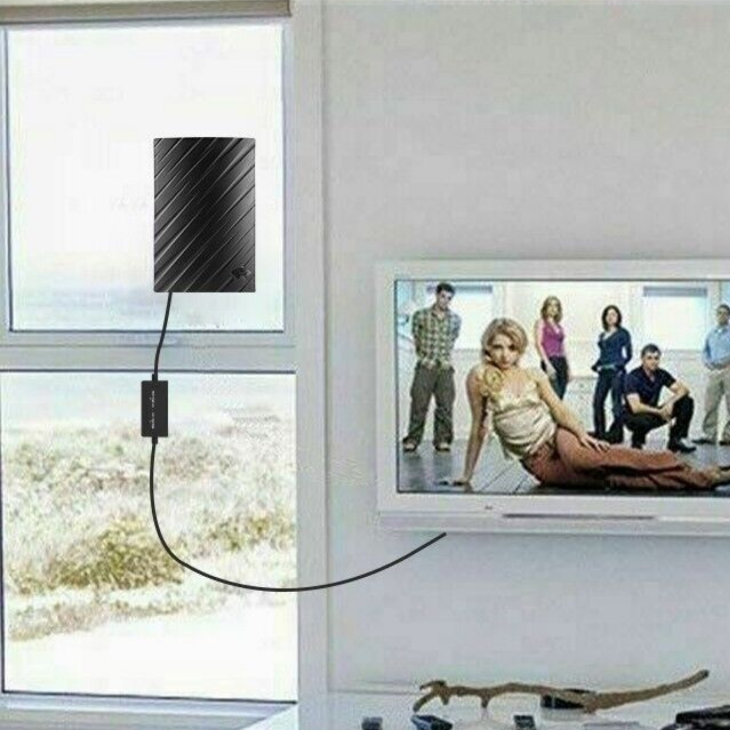 Amplified Indoor TV Antenna with Wide Signal Coverage