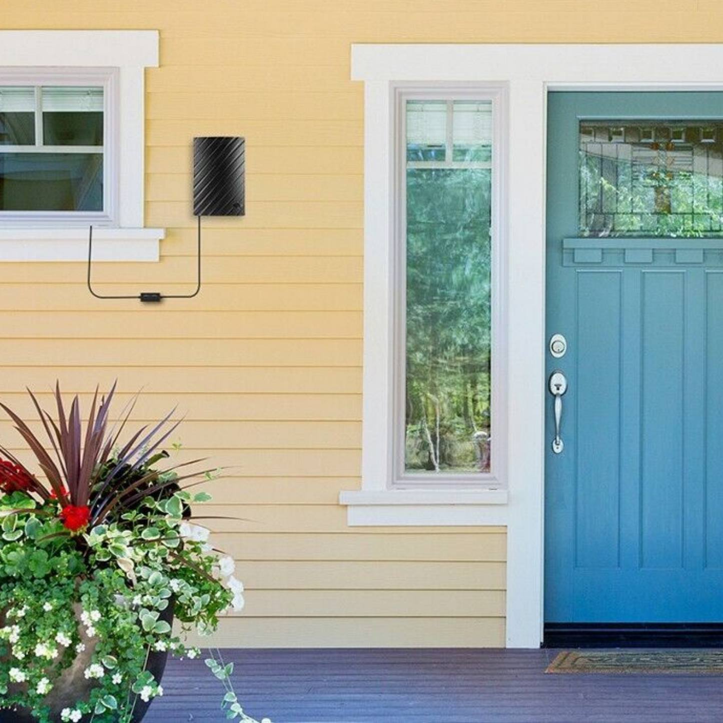 Amplified Indoor TV Antenna with Wide Signal Coverage