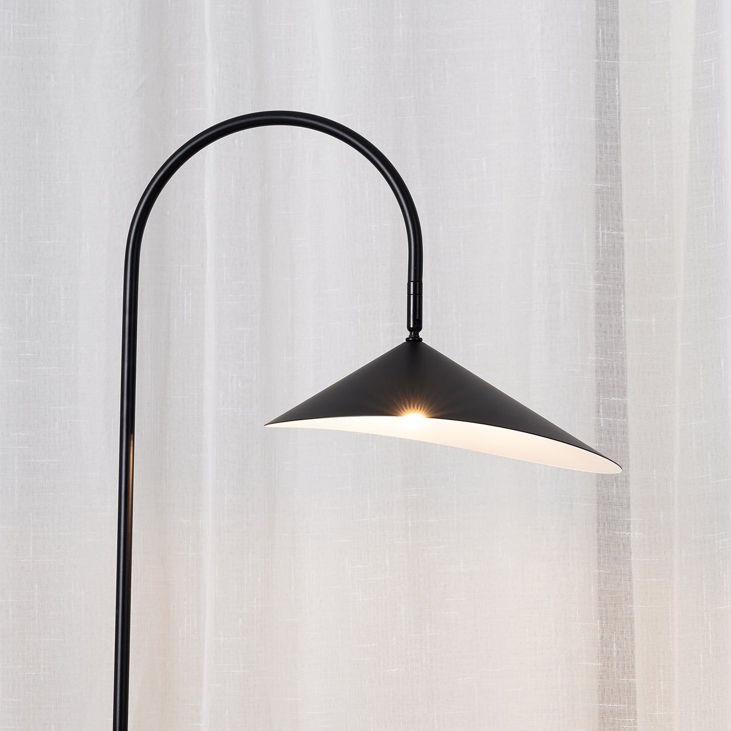 Cavello Floor Lamp
