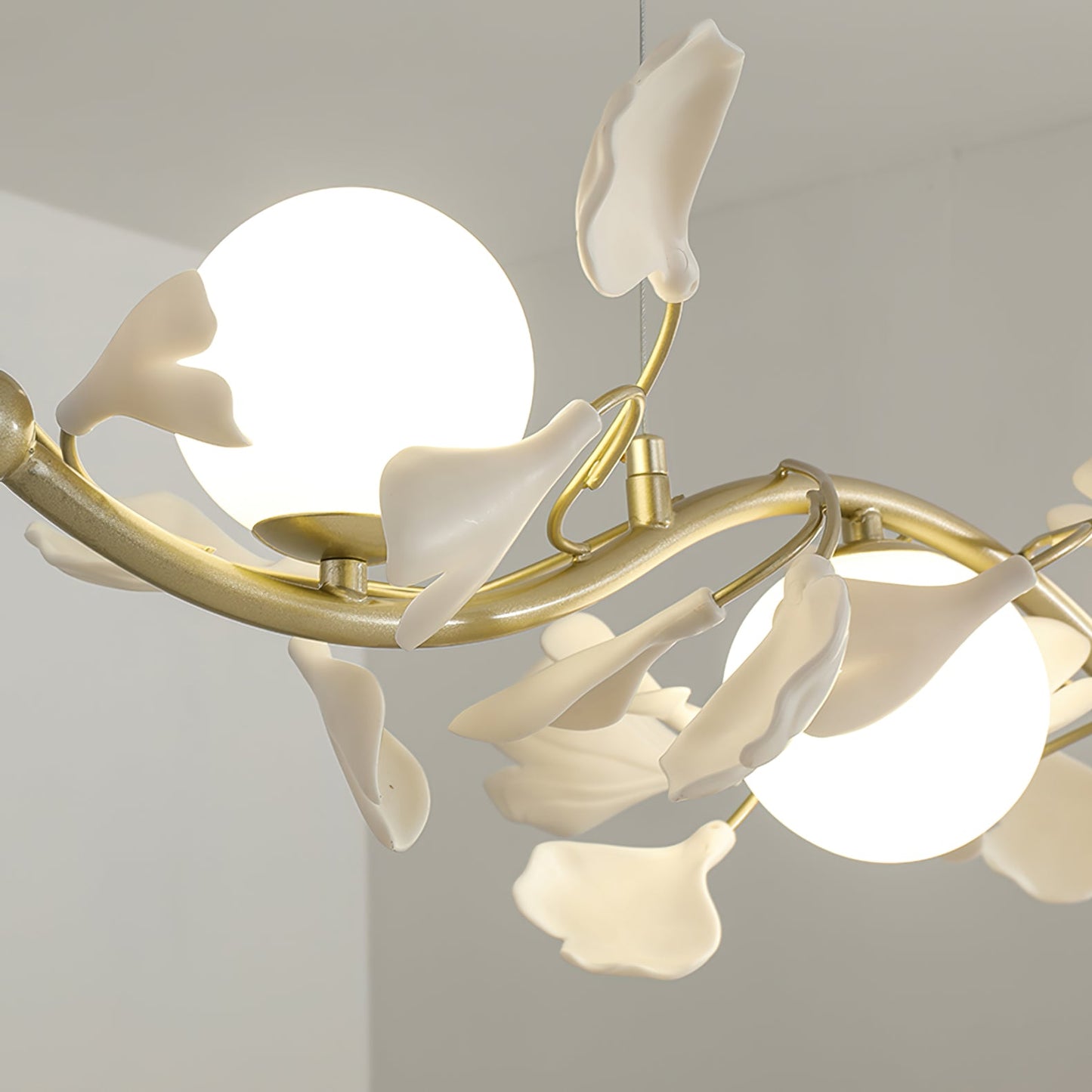 Lunaris Gingko Chandelier