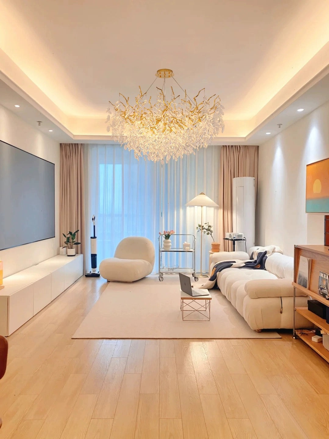 Sculptural Branch-Inspired Statement Pendant Light