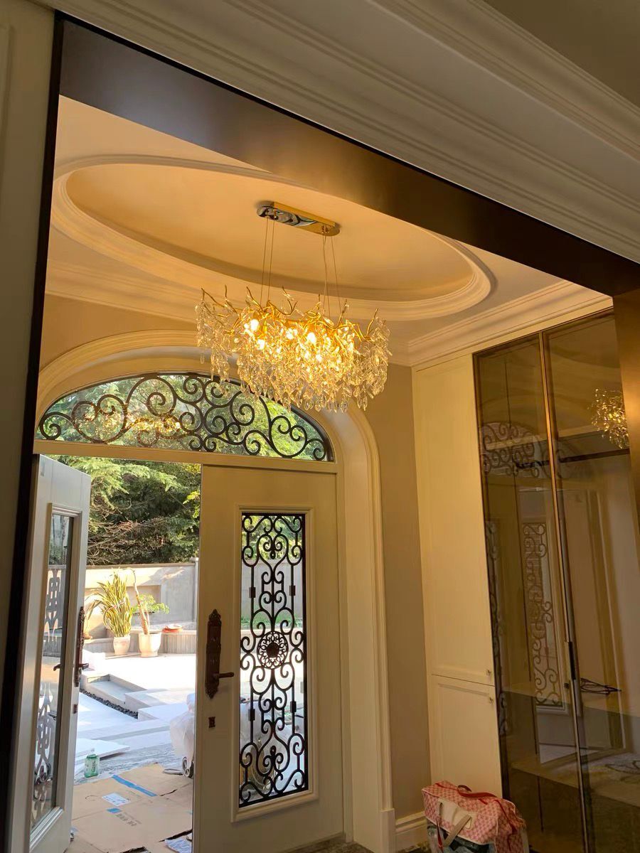 Sculptural Branch-Inspired Statement Pendant Light