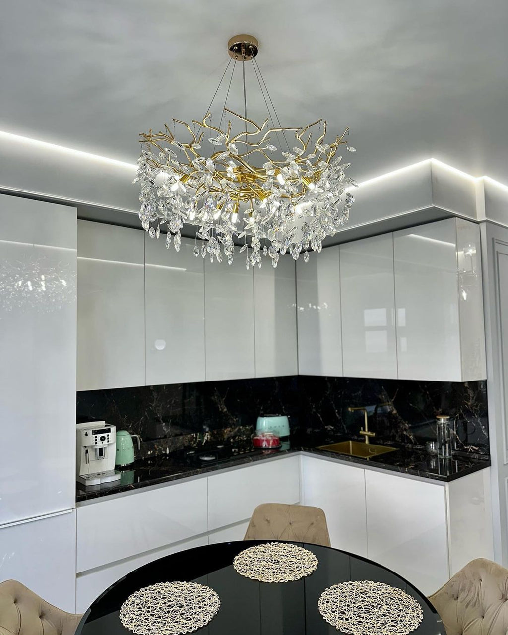 Sculptural Branch-Inspired Statement Pendant Light