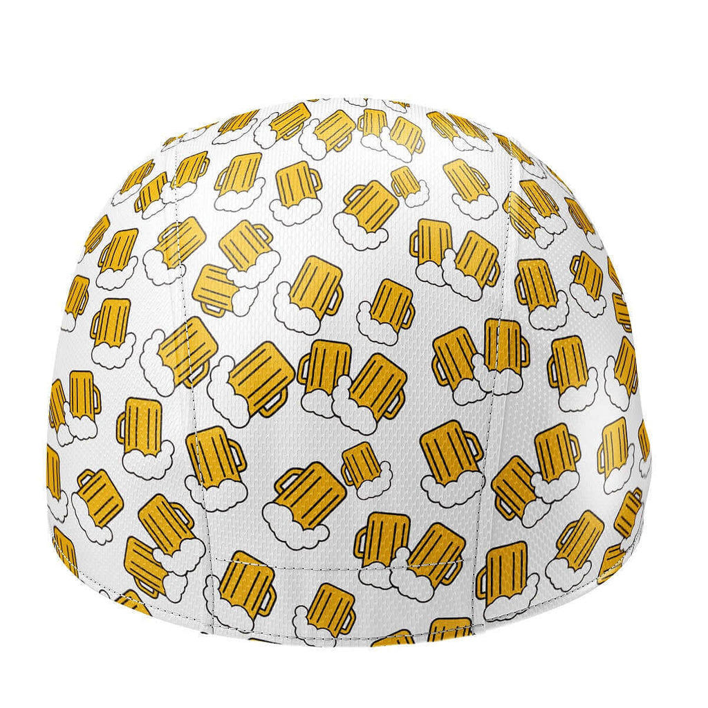 Gorra de ciclismo blanca con diseño gráfico de tema cervecero y visera diseñada