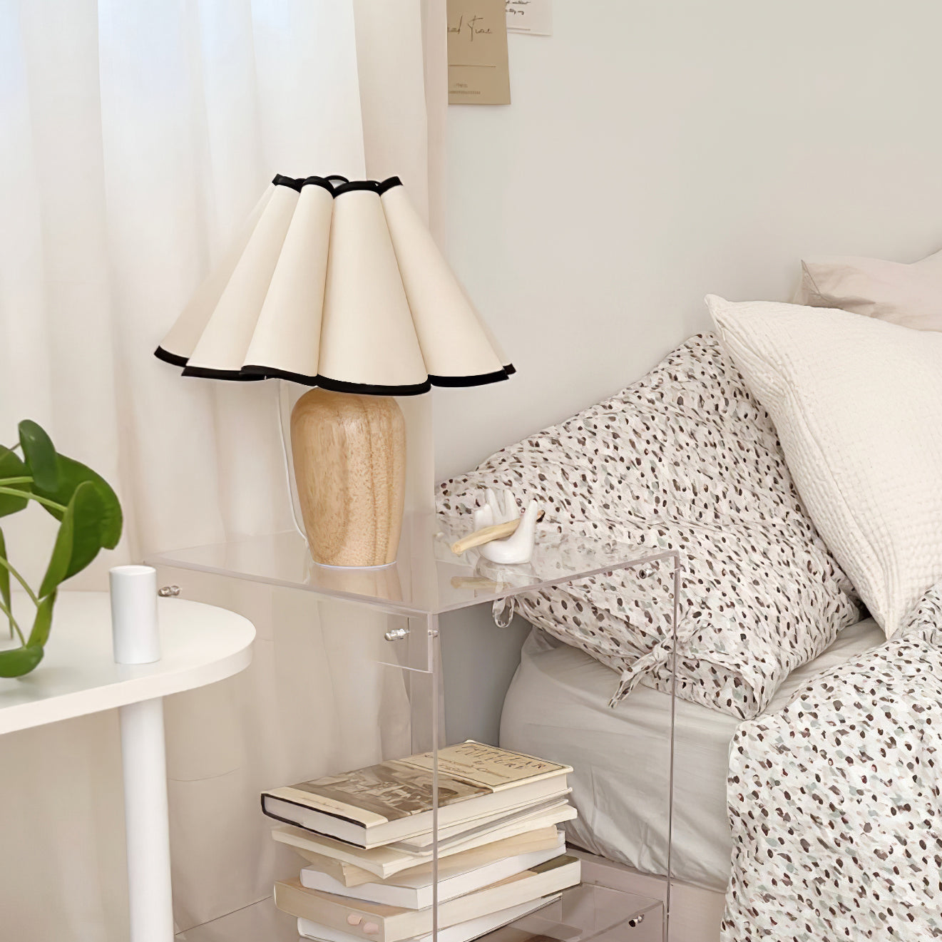 Velmora Table Lamp