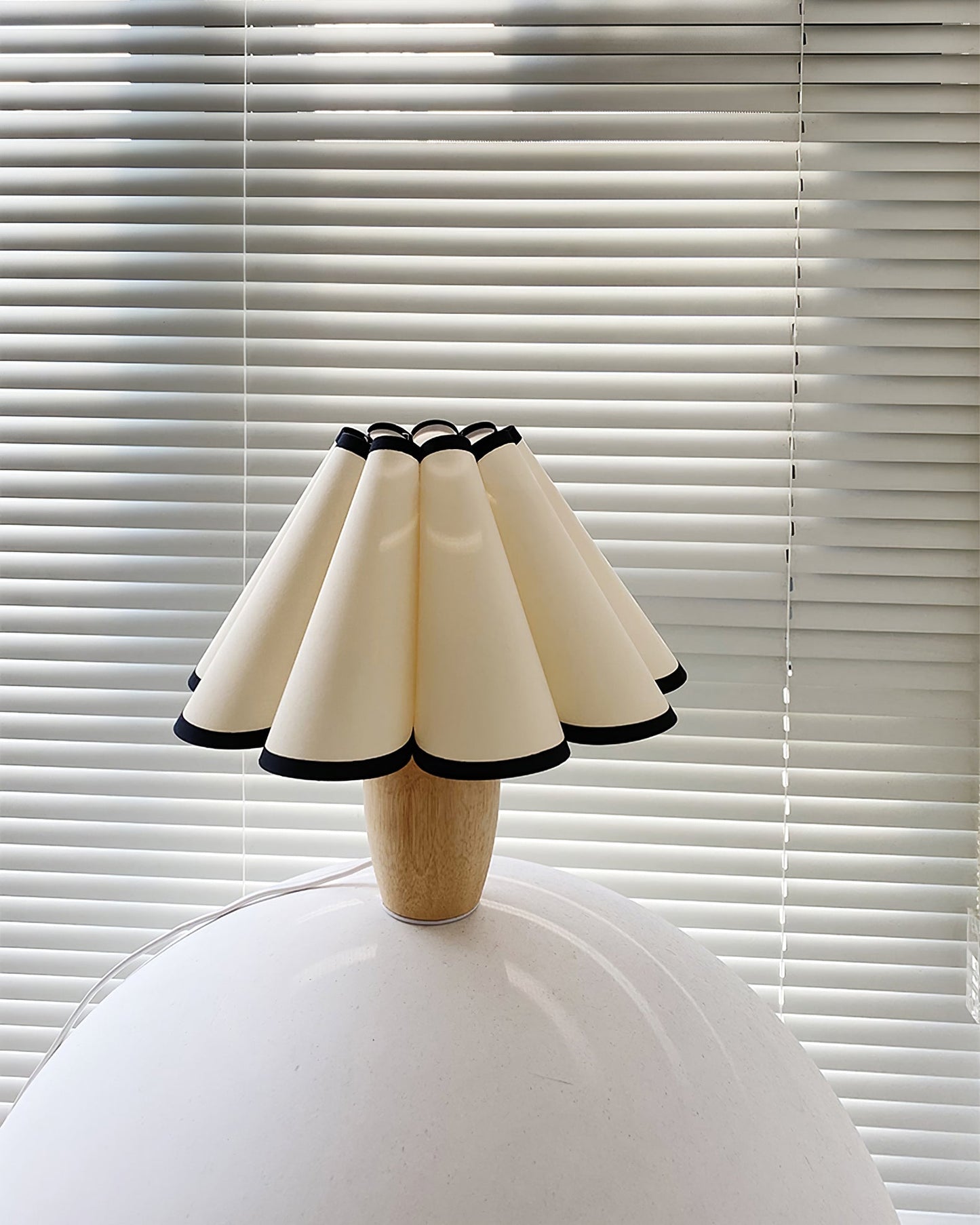 Velmora Table Lamp