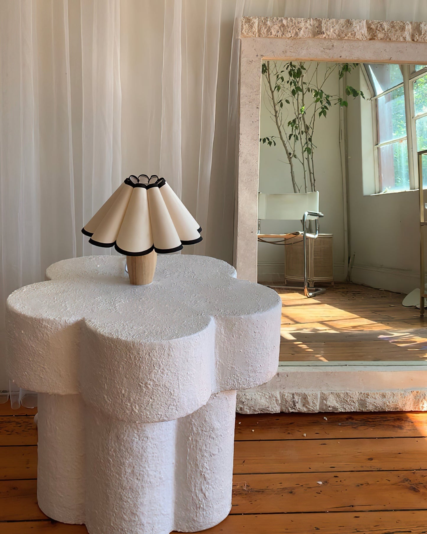 Velmora Table Lamp