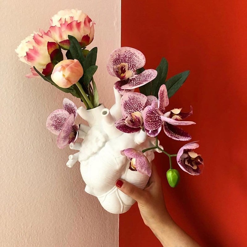 Anatomical Heart Flower Vase with Textured Resin Sculpture and Decorative Bud Design - Image 19