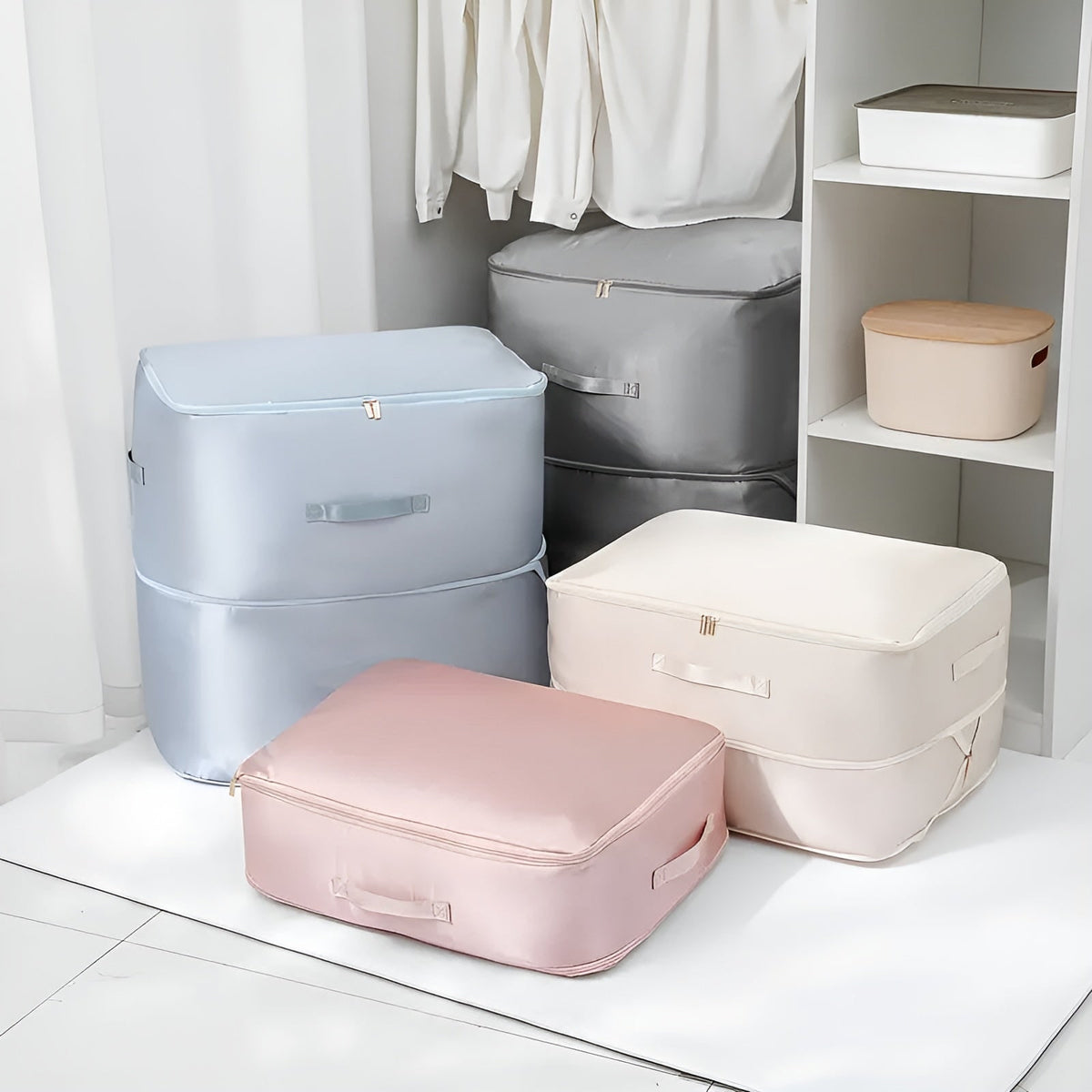 Compression Storage Bag with Zip Lock and Collapsible Design for Clothes and Bedding - Image 1