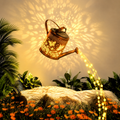 Lampe solaire de jardin extérieure avec arrosoir en métal et guirlande LED cuivrée en cascade