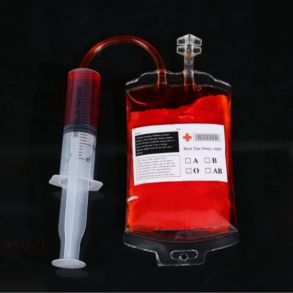 Halloween Party Supplies Blood Bag Drink Pouches with Syringe for Decorations and Favors - Image 2