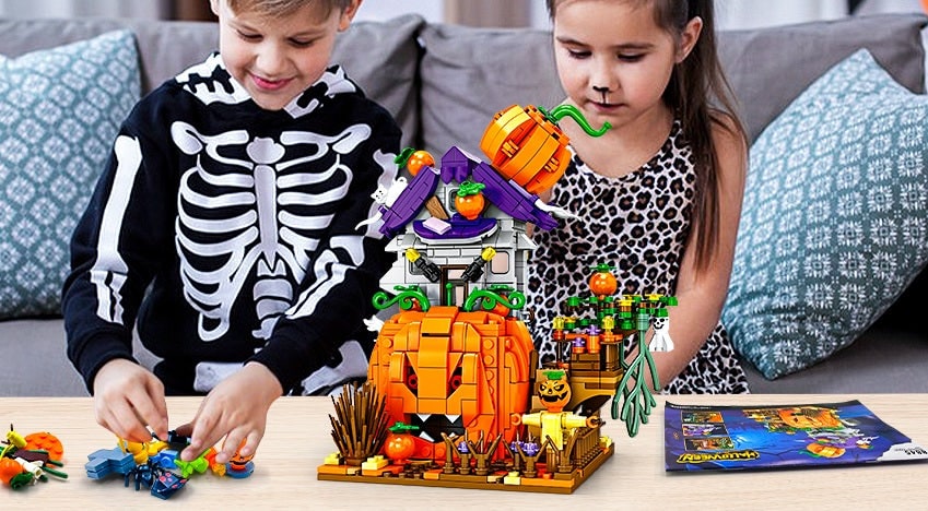 Kids' Halloween Building Blocks Magnetic Tiles Toy Set with Pumpkin House and Spooky Figures - Image 2