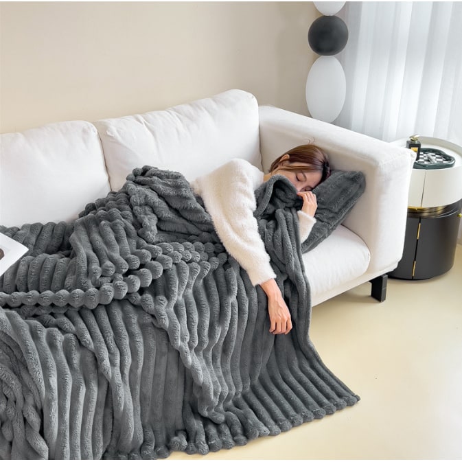Luxury Faux Fur Throw Blanket with Double-Sided Plush Pile and Matching Pillowcase - Image 10