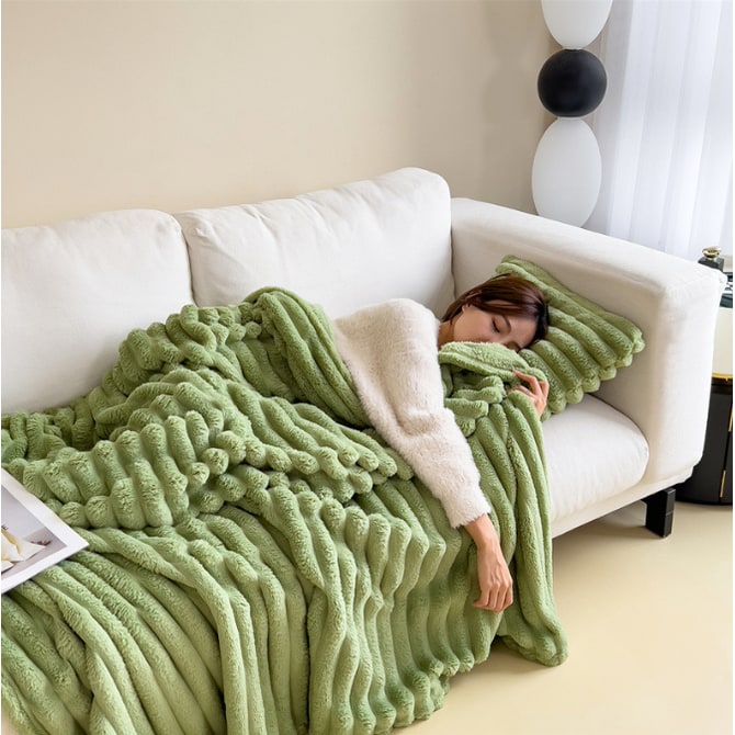 Luxury Faux Fur Throw Blanket with Double-Sided Plush Pile and Matching Pillowcase - Image 18