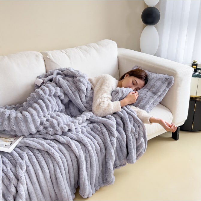 Luxury Faux Fur Throw Blanket with Double-Sided Plush Pile and Matching Pillowcase - Image 8