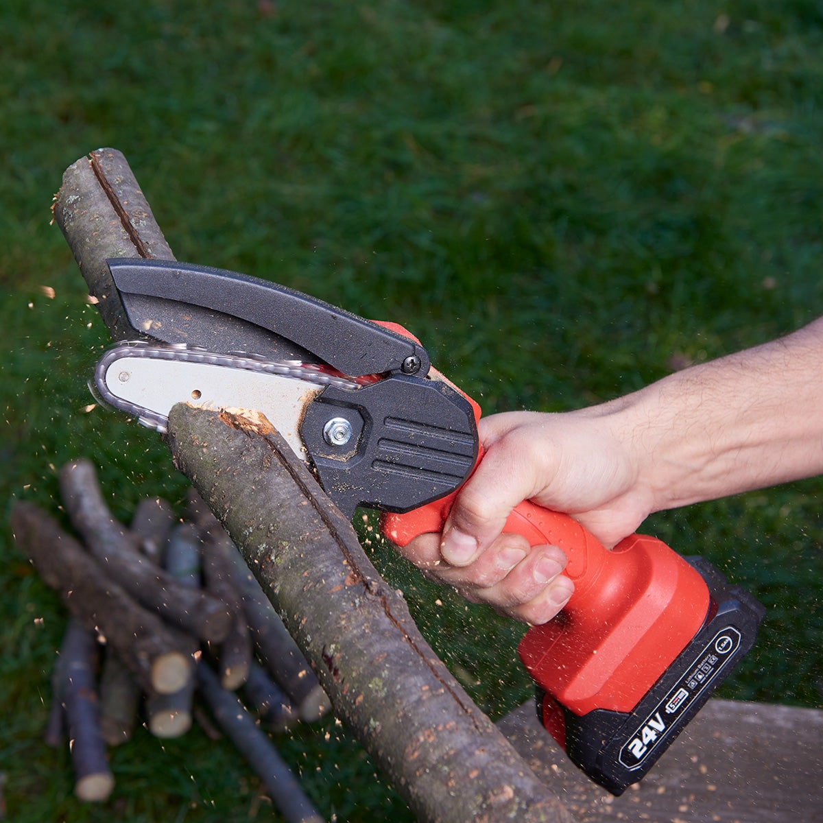 Mini Chainsaw Cordless Rechargeable Handheld Portable Outdoor Garden Tool Compact - Image 4