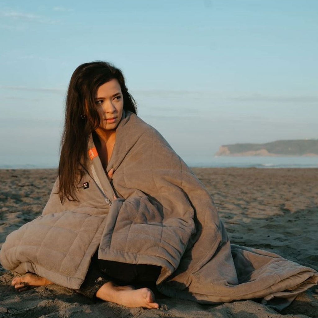 Outdoor Heated Blanket with Battery Powered Portable USB Power Bank and Three Heat Zones - Image 9
