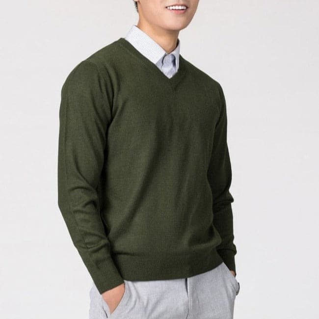 Men's V-Neck Sweater Versatile Lightweight Knitwear for Smart Casual Outfits