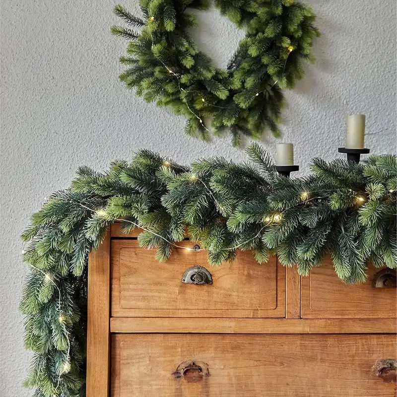 Pre-Lit Christmas Garland with Warm LED Lights and Flexible Branches for Stairs Mantel - Image 4