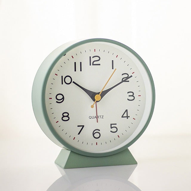 Retro Analog Alarm Clock with Non-Ticking Quartz Movement and Backlight for Bedroom or Desk - Image 16
