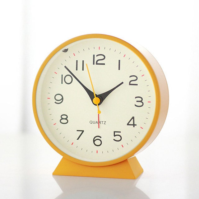 Retro Analog Alarm Clock with Non-Ticking Quartz Movement and Backlight for Bedroom or Desk - Image 19
