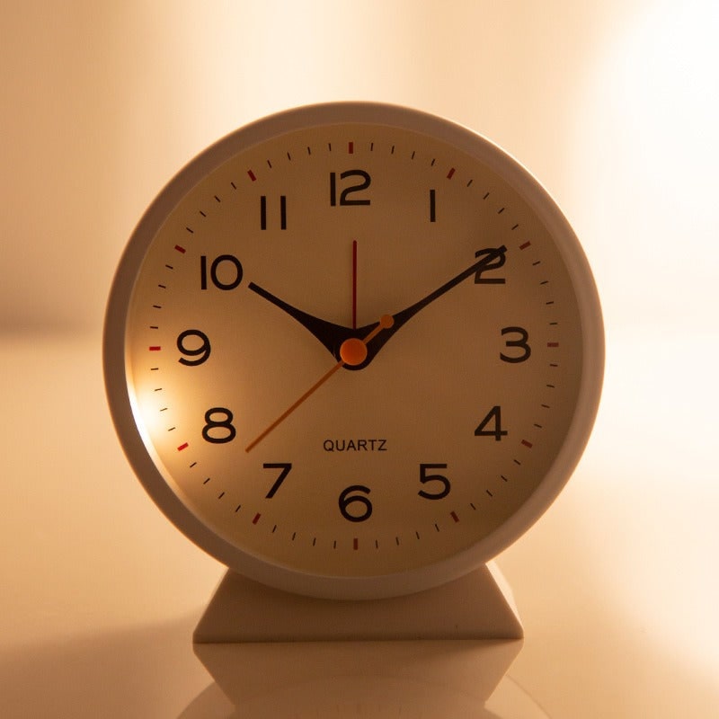 Retro Analog Alarm Clock with Non-Ticking Quartz Movement and Backlight for Bedroom or Desk - Image 4