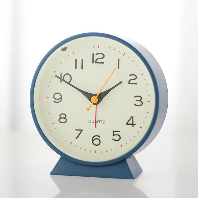 Retro Analog Alarm Clock with Non-Ticking Quartz Movement and Backlight for Bedroom or Desk - Image 7