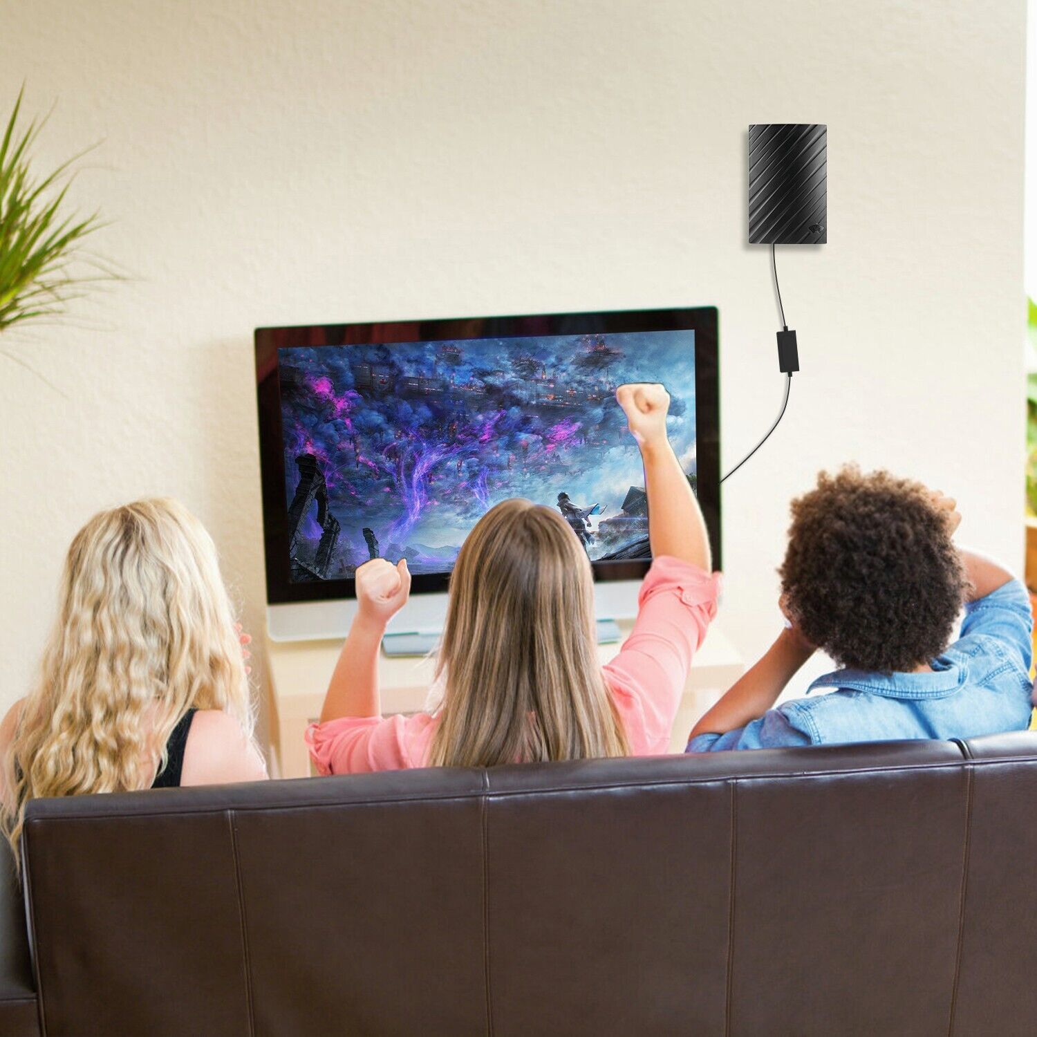 Amplified Indoor TV Antenna with Wide Signal Coverage