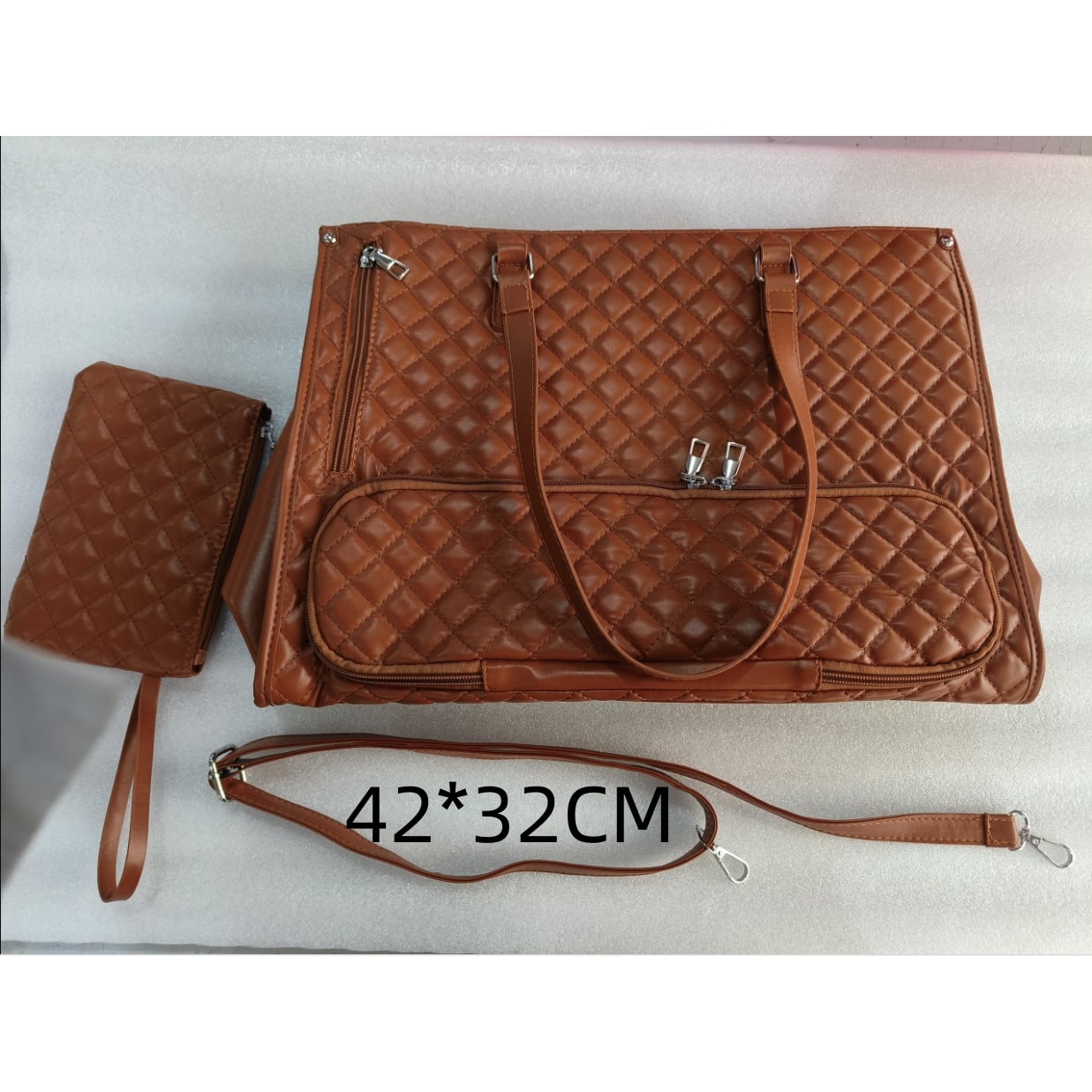Women's Insulated Lunch Bag Tote with Quilted Faux Leather and Matching Wristlet Purse - Image 3
